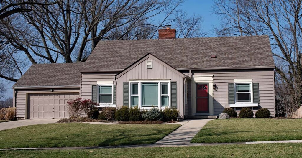 Image of a house at the beginning of winter